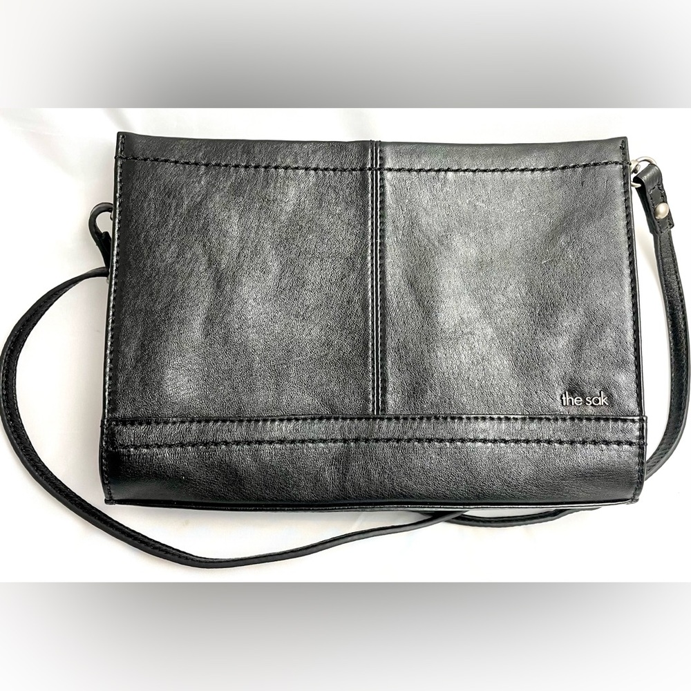 The Sak Iris 3-way Clutch in Black Smooth Leather